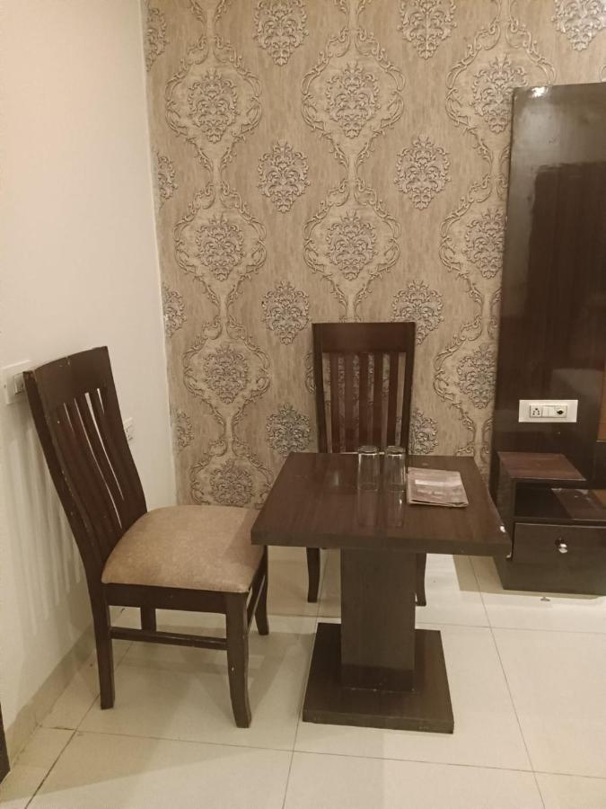 Hotel Iconic Near Delhi Igi International Airport Új-Delhi Kültér fotó