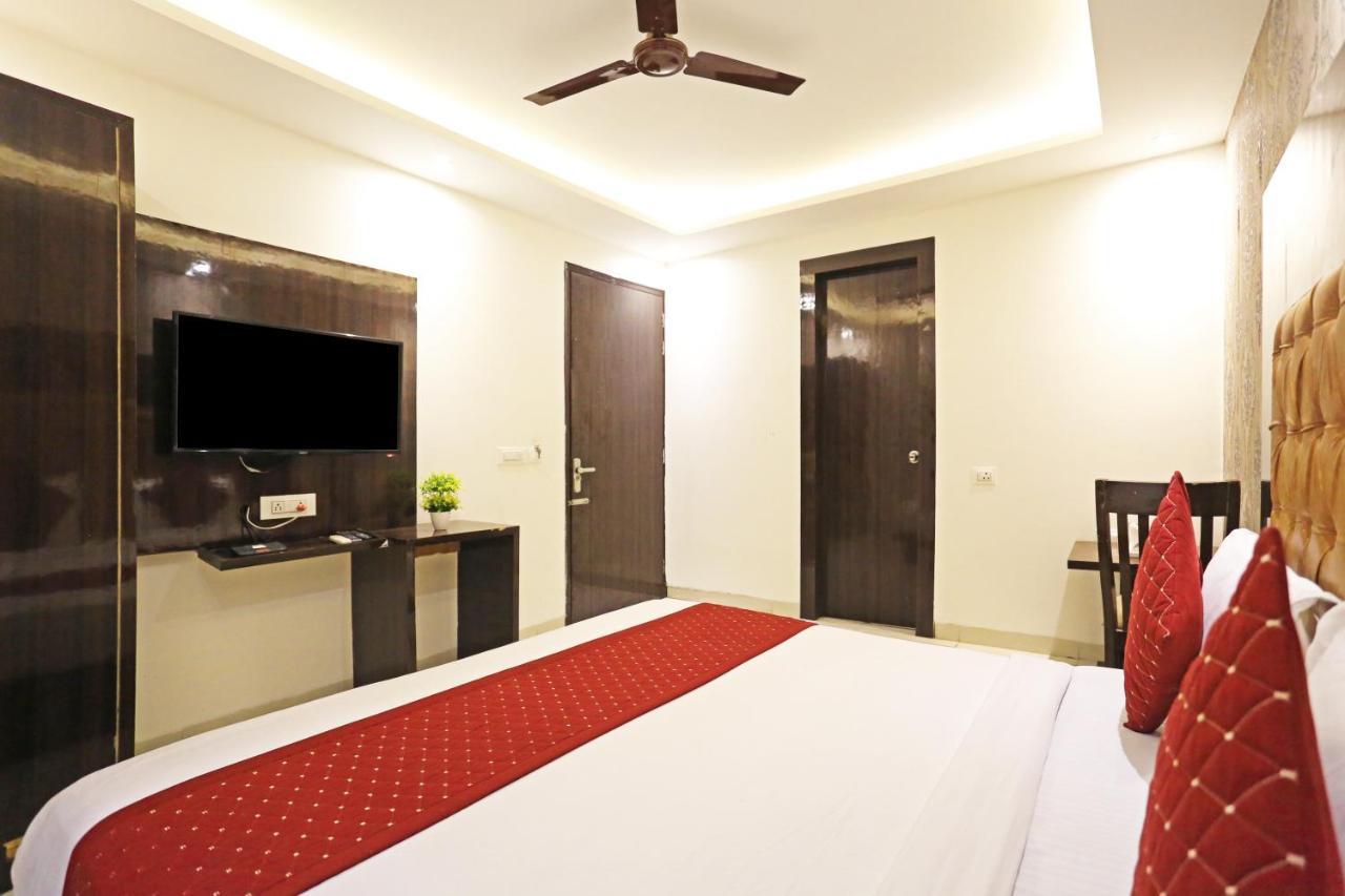 Hotel Iconic Near Delhi Igi International Airport Új-Delhi Kültér fotó