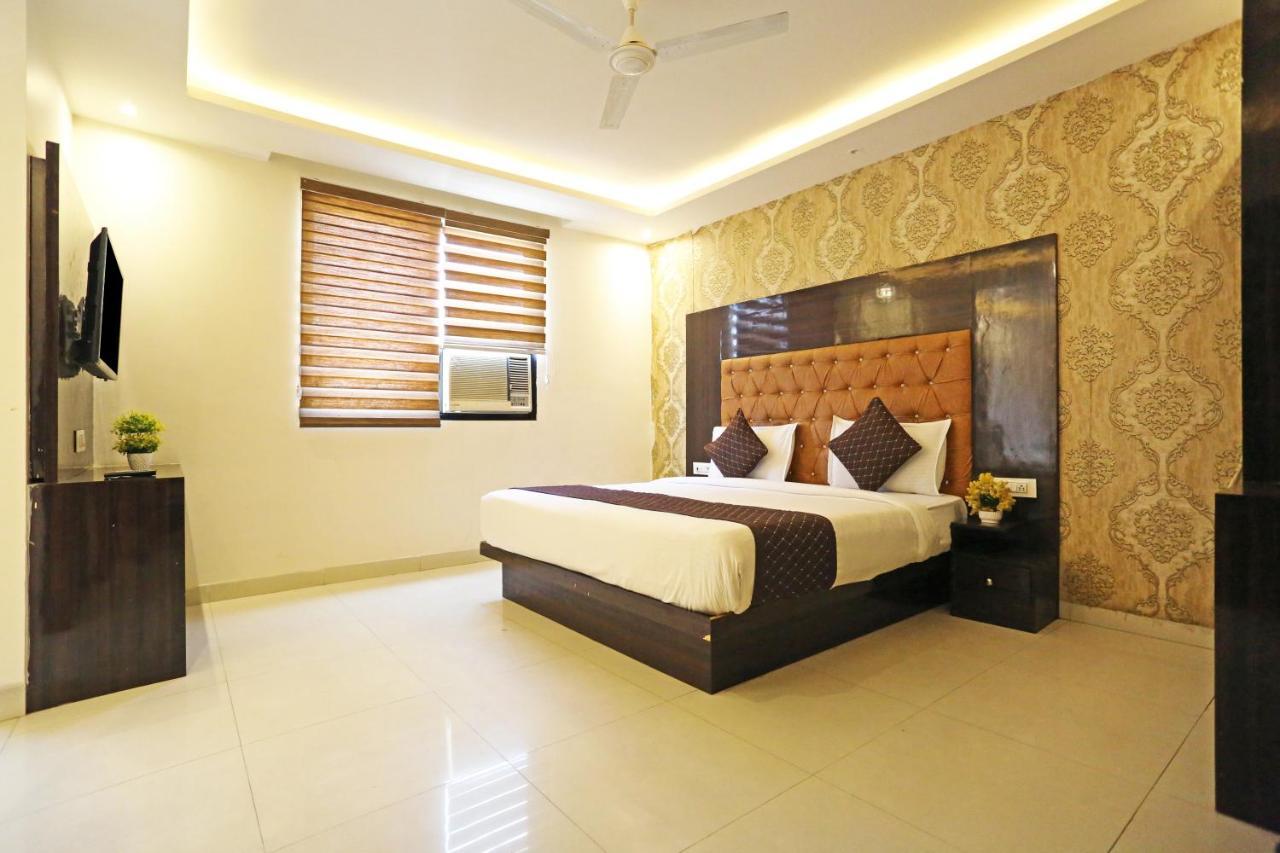 Hotel Iconic Near Delhi Igi International Airport Új-Delhi Kültér fotó