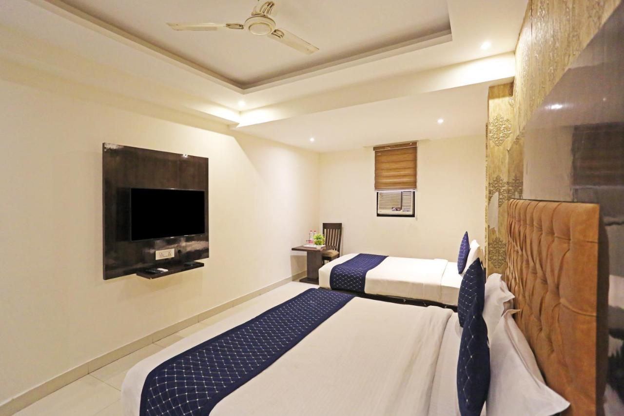Hotel Iconic Near Delhi Igi International Airport Új-Delhi Kültér fotó