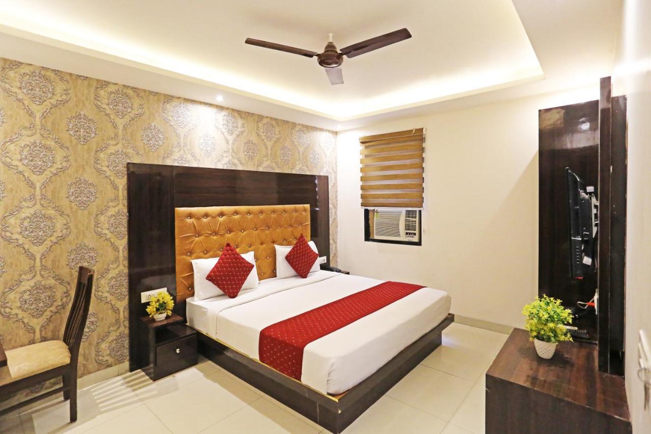Hotel Iconic Near Delhi Igi International Airport Új-Delhi Kültér fotó