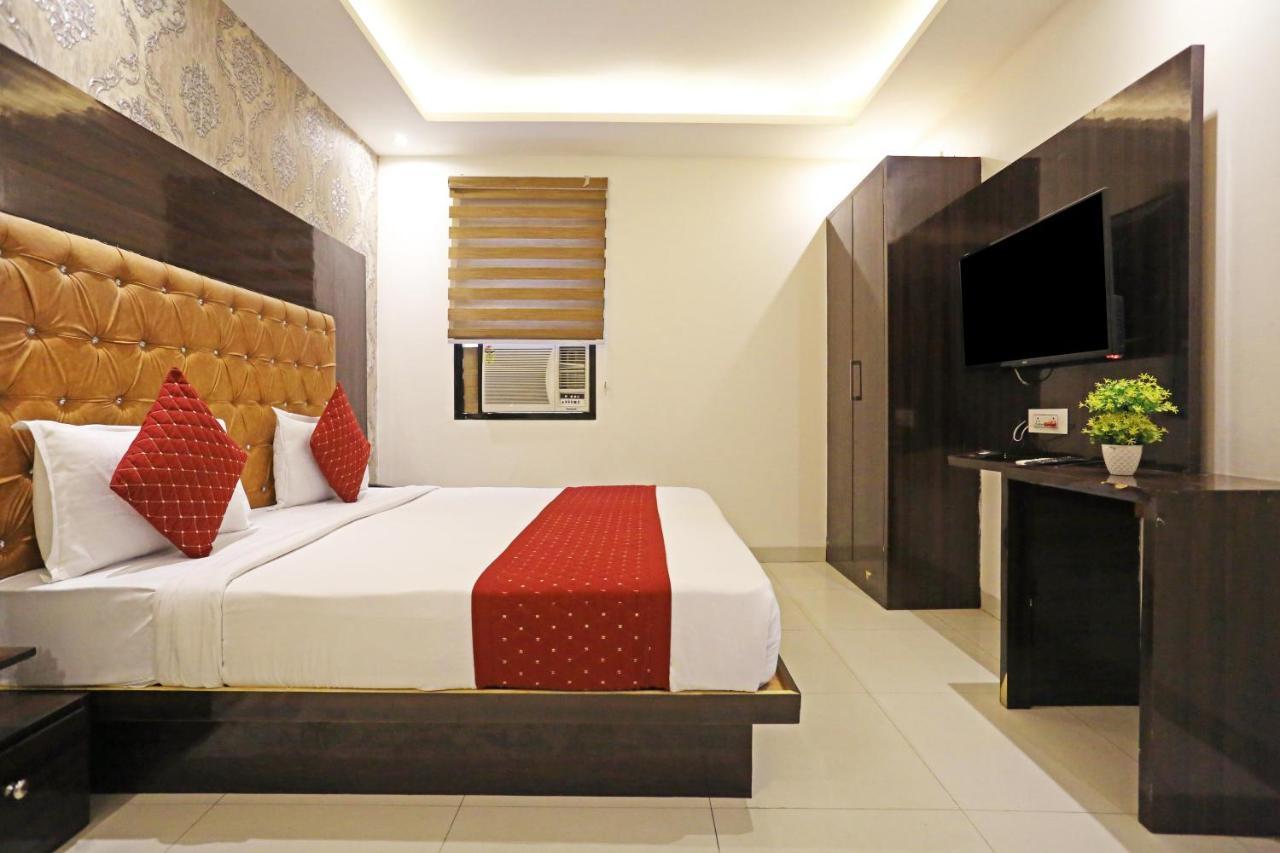 Hotel Iconic Near Delhi Igi International Airport Új-Delhi Kültér fotó