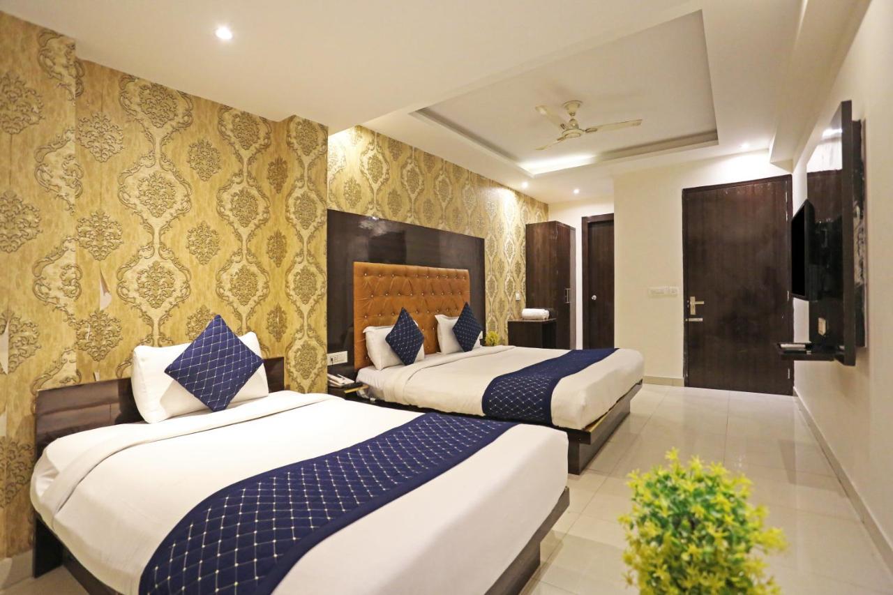 Hotel Iconic Near Delhi Igi International Airport Új-Delhi Kültér fotó