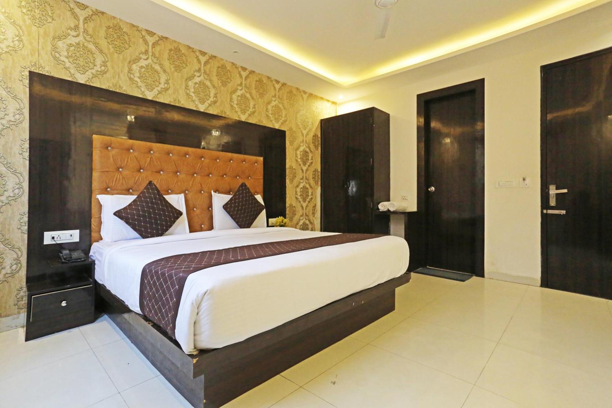 Hotel Iconic Near Delhi Igi International Airport Új-Delhi Kültér fotó